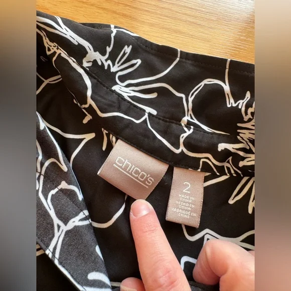 Chicos Soft Floral Black and White Women's Top - Picture 2 of 5